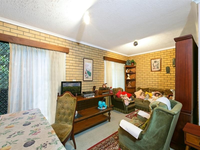 4/9 Proud Street, Labrador QLD 4215