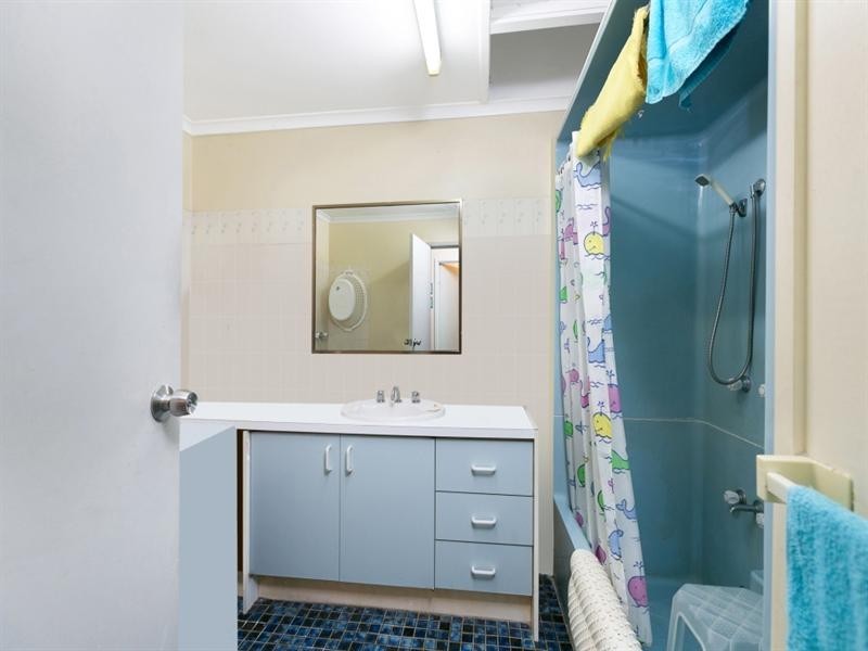 4/9 Proud Street, Labrador QLD 4215