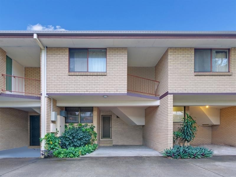 4/9 Proud Street, Labrador QLD 4215