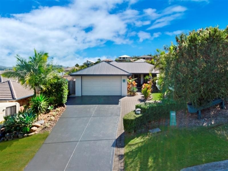 12 Ainsworth Street, Pacific Pines QLD 4211