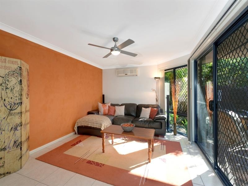 12 Ainsworth Street, Pacific Pines QLD 4211