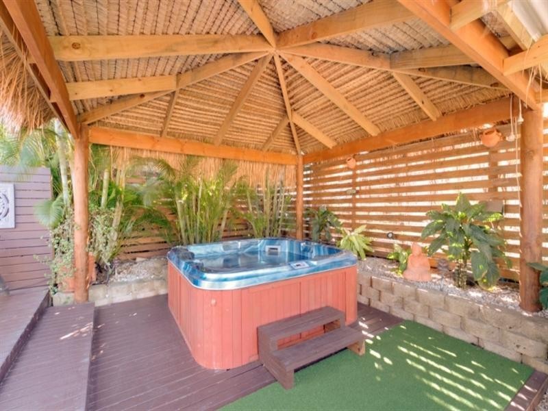 12 Ainsworth Street, Pacific Pines QLD 4211