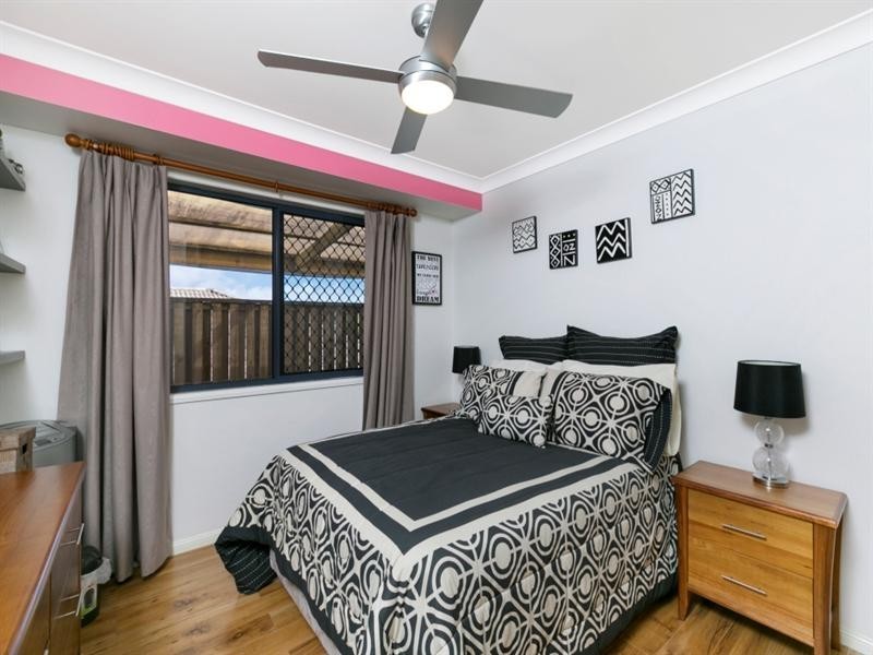 12 Ainsworth Street, Pacific Pines QLD 4211