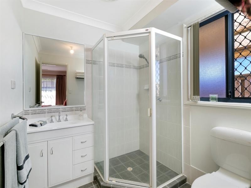 12 Ainsworth Street, Pacific Pines QLD 4211