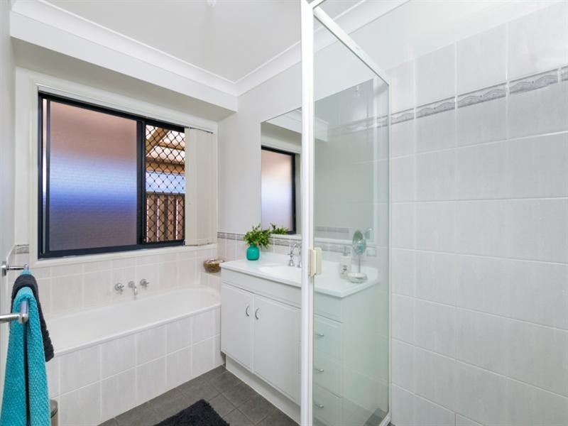 12 Ainsworth Street, Pacific Pines QLD 4211