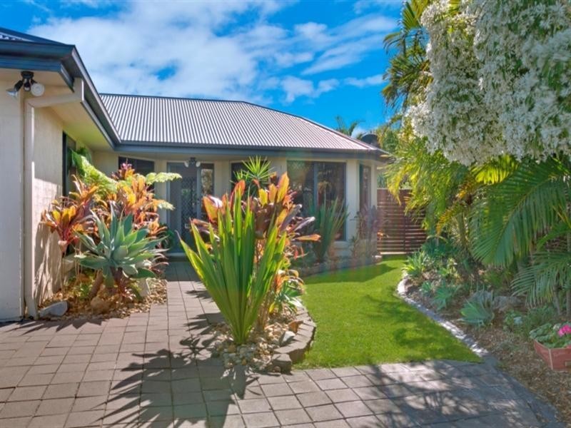 12 Ainsworth Street, Pacific Pines QLD 4211