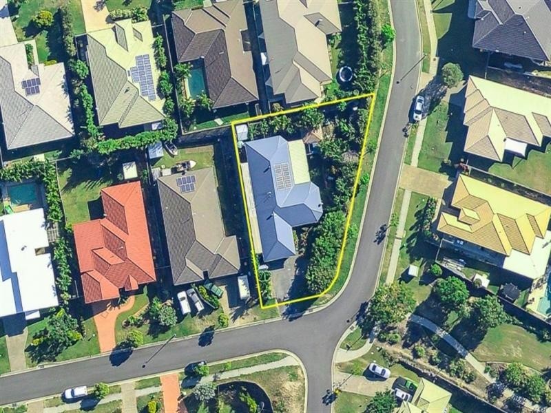 12 Ainsworth Street, Pacific Pines QLD 4211