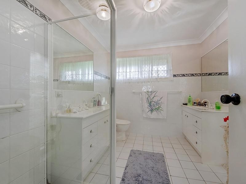 69 Hillview Parade, Ashmore QLD 4214