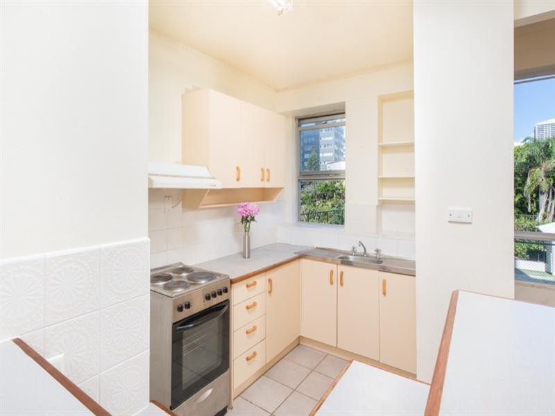 5/15 Pacific Street, Main Beach QLD 4217