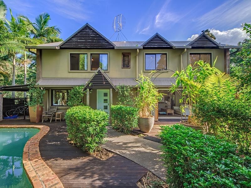 6 Akes Avenue, Southport QLD 4215