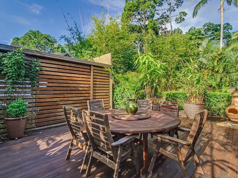 6 Akes Avenue, Southport QLD 4215