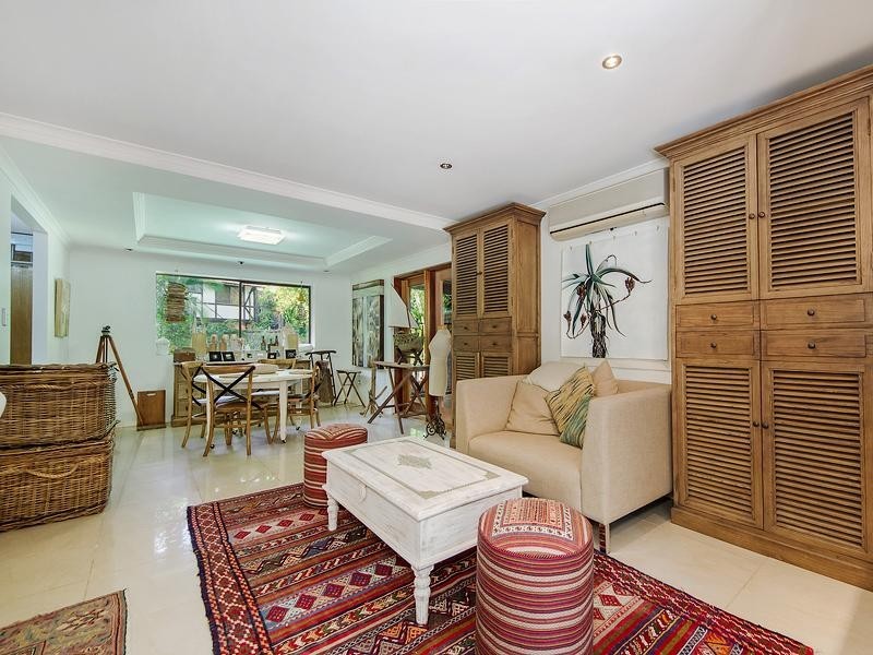 6 Akes Avenue, Southport QLD 4215