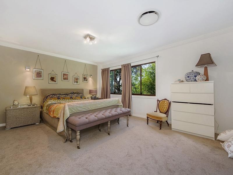 6 Akes Avenue, Southport QLD 4215