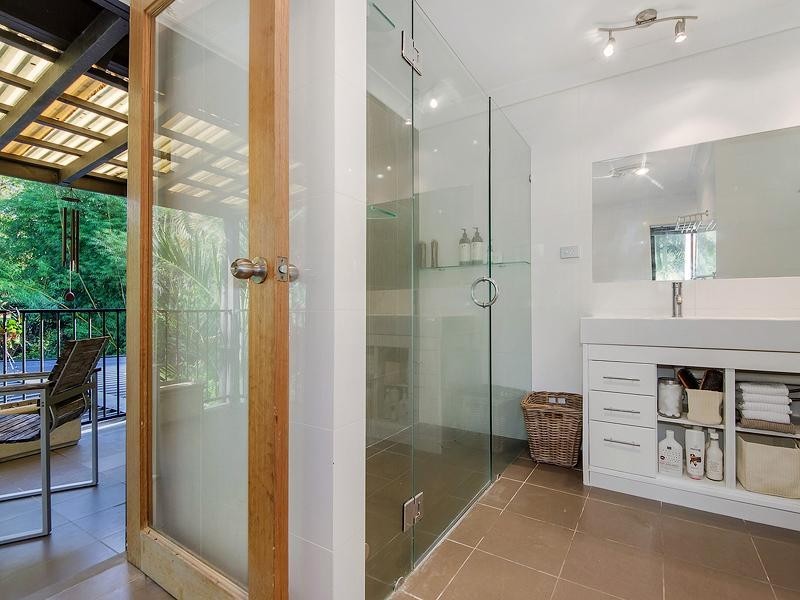 6 Akes Avenue, Southport QLD 4215