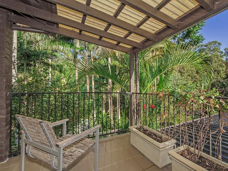 6 Akes Avenue, Southport QLD 4215