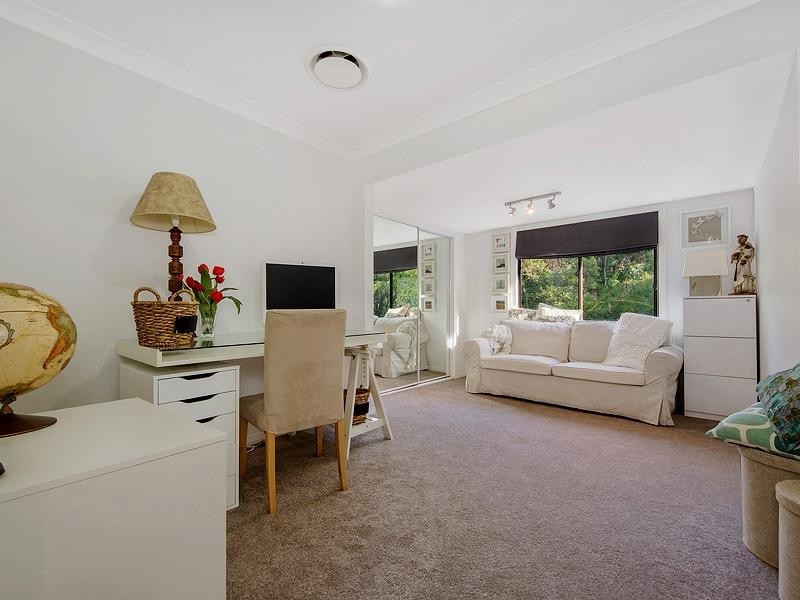 6 Akes Avenue, Southport QLD 4215