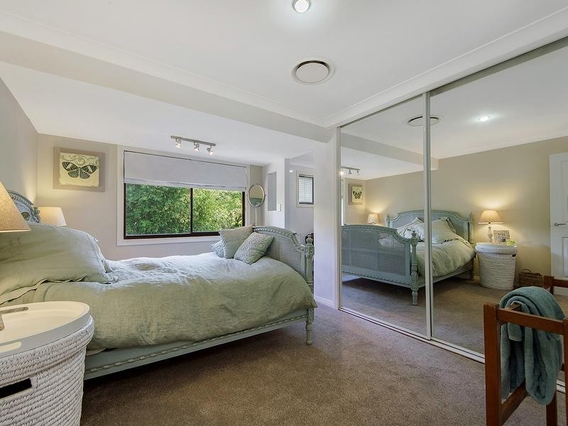 6 Akes Avenue, Southport QLD 4215