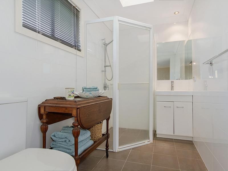 6 Akes Avenue, Southport QLD 4215