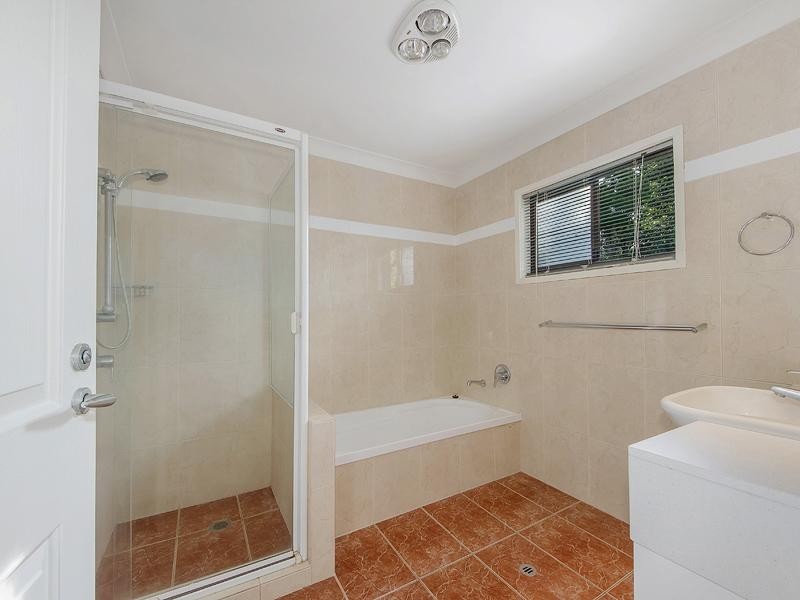 6 Akes Avenue, Southport QLD 4215