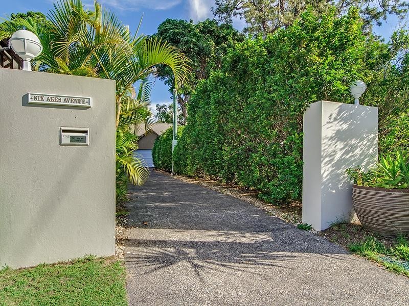 6 Akes Avenue, Southport QLD 4215