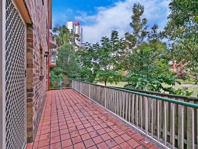 6/61 Bauer Street, Southport QLD 4215