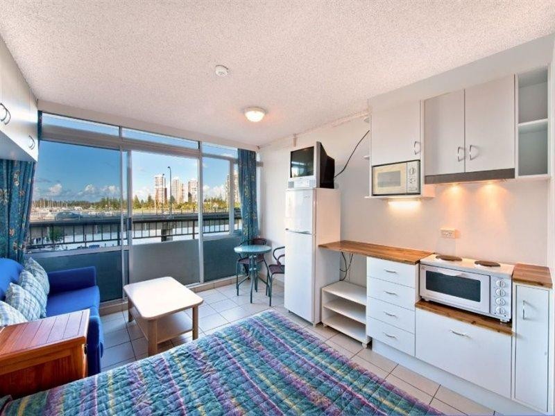 210/2 Barney Street, Southport QLD 4215