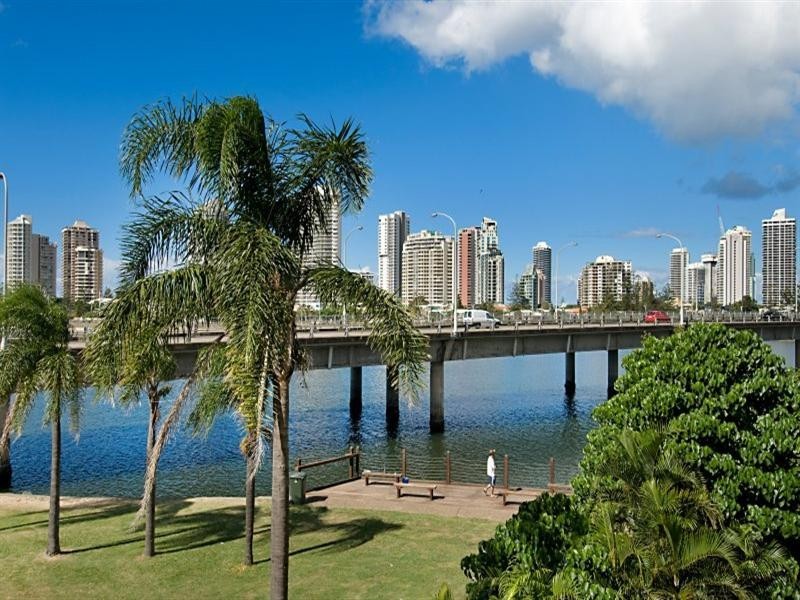 210/2 Barney Street, Southport QLD 4215