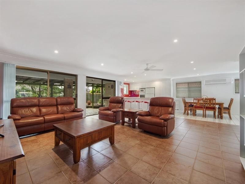 15 Dunkeith Avenue, Benowa Waters QLD 4217