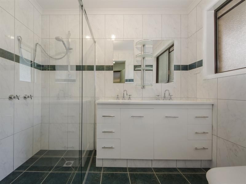 15 Dunkeith Avenue, Benowa Waters QLD 4217