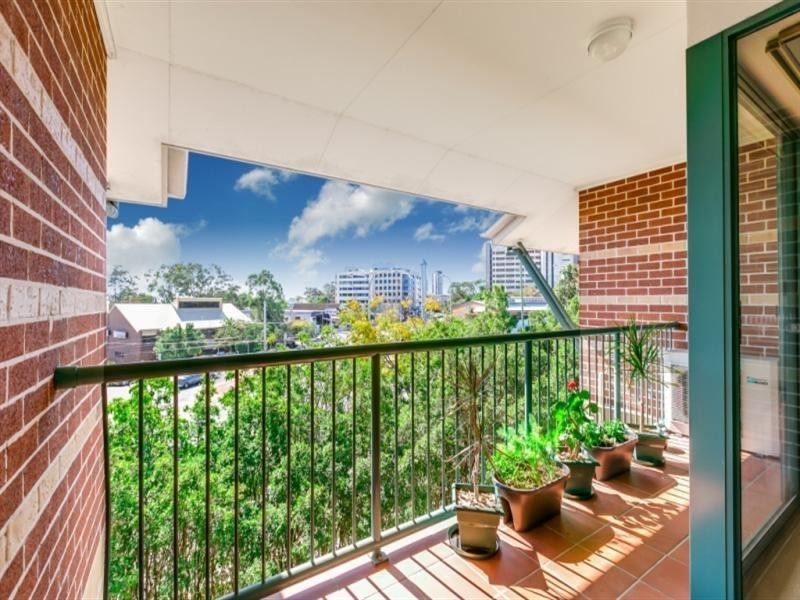 45 Pohlman Street, Southport QLD 4215