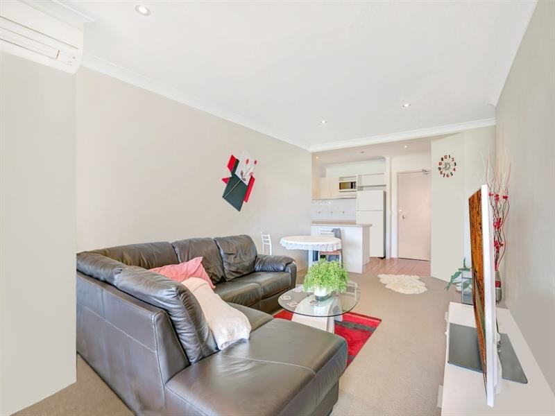 45 Pohlman Street, Southport QLD 4215