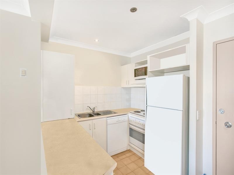 45 Pohlman Street, Southport QLD 4215