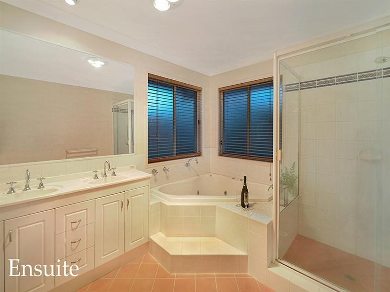 11 Redgum Place, Molendinar QLD 4214