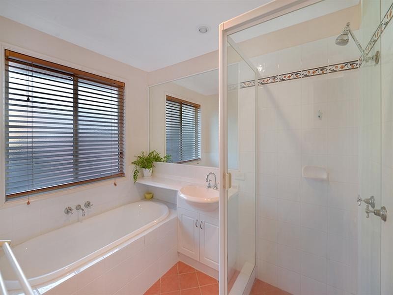 11 Redgum Place, Molendinar QLD 4214