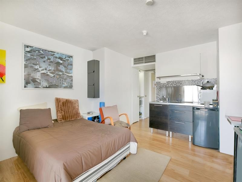 812/83 Brighton Parade, Southport QLD 4215