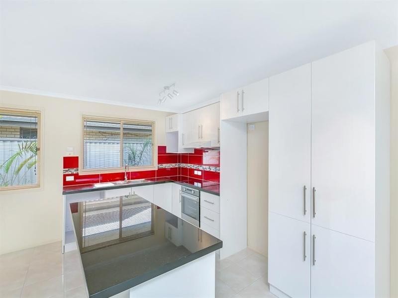 1/142 Kumbari Avenue, Labrador QLD 4215