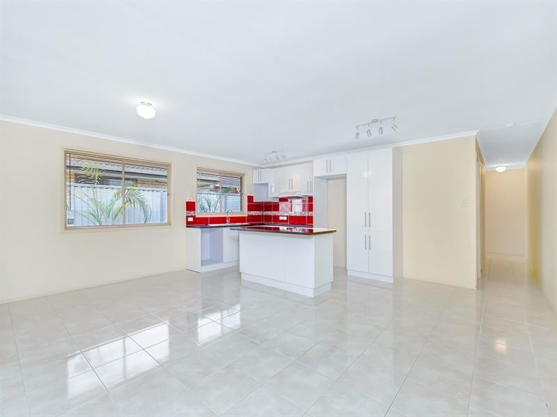 1/142 Kumbari Avenue, Labrador QLD 4215