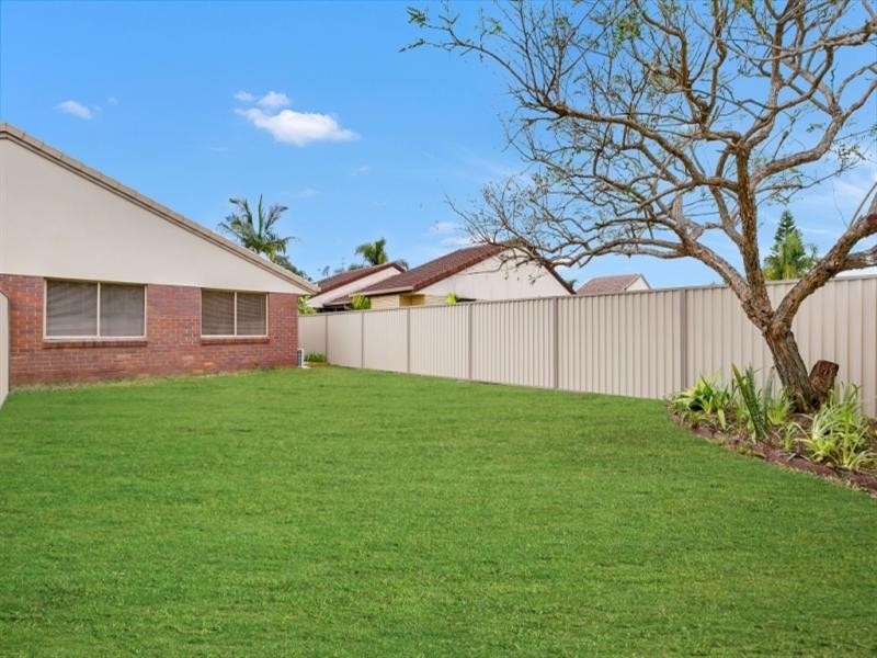 1/142 Kumbari Avenue, Labrador QLD 4215