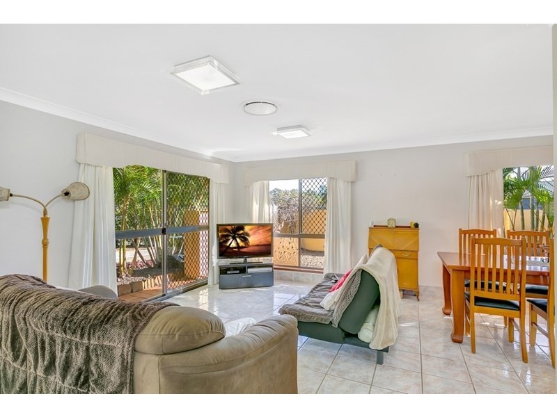 24 Wallaroo Way, Ashmore QLD 4214