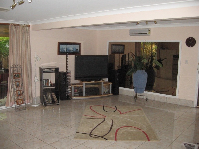 24 Wallaroo Way, Ashmore QLD 4214