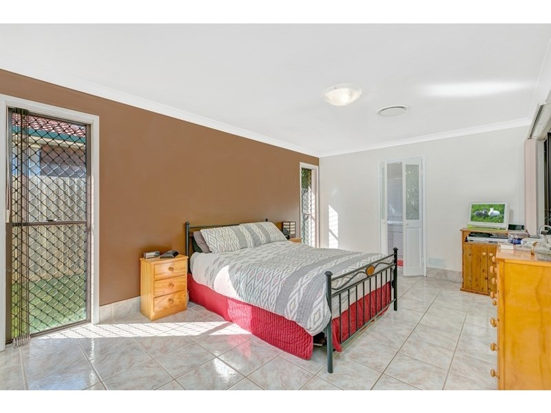 24 Wallaroo Way, Ashmore QLD 4214