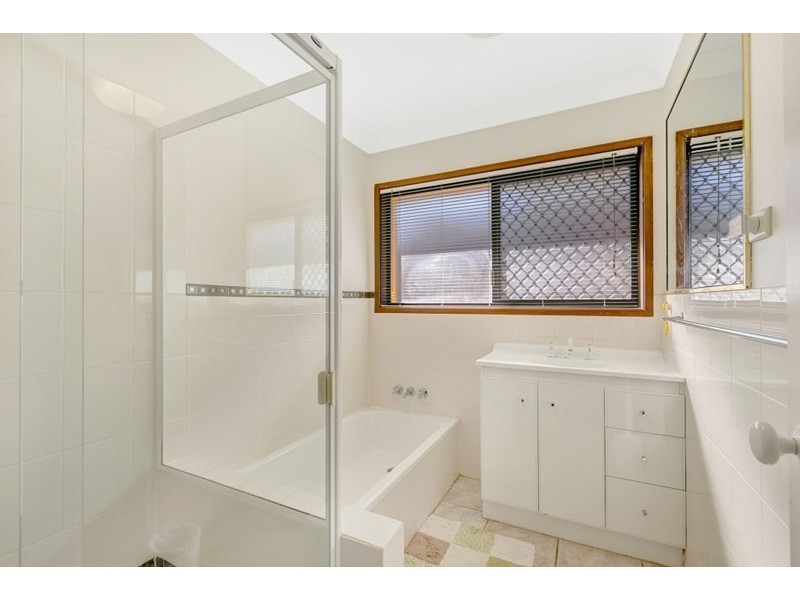 24 Wallaroo Way, Ashmore QLD 4214