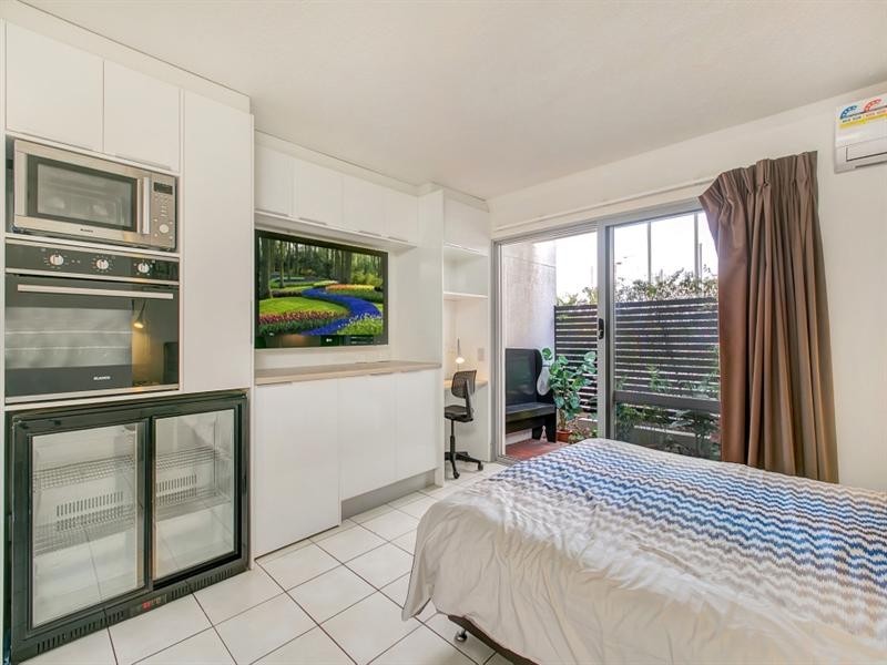 112/2 Barney Street, Southport QLD 4215