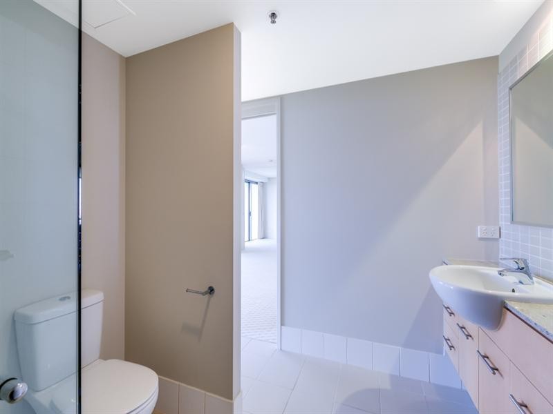 216/105 Scarborough Street, Southport QLD 4215