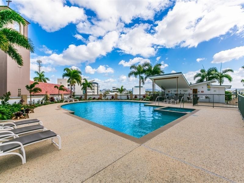 216/105 Scarborough Street, Southport QLD 4215