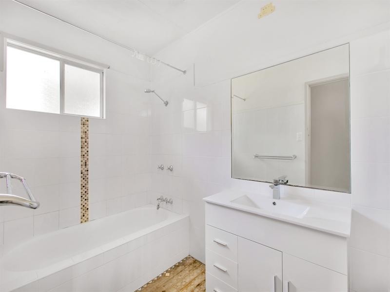 9 Ewan Street, Southport QLD 4215