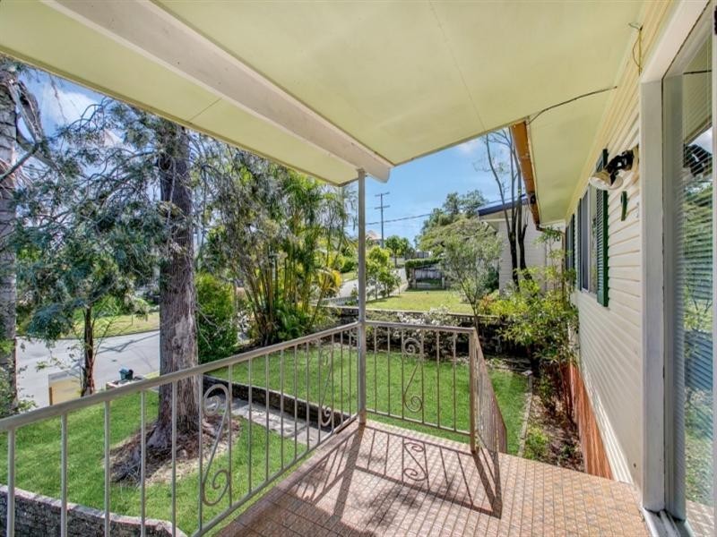 9 Ewan Street, Southport QLD 4215