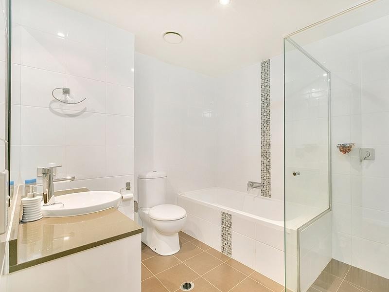 611/2 Aqua Street, Southport QLD 4215