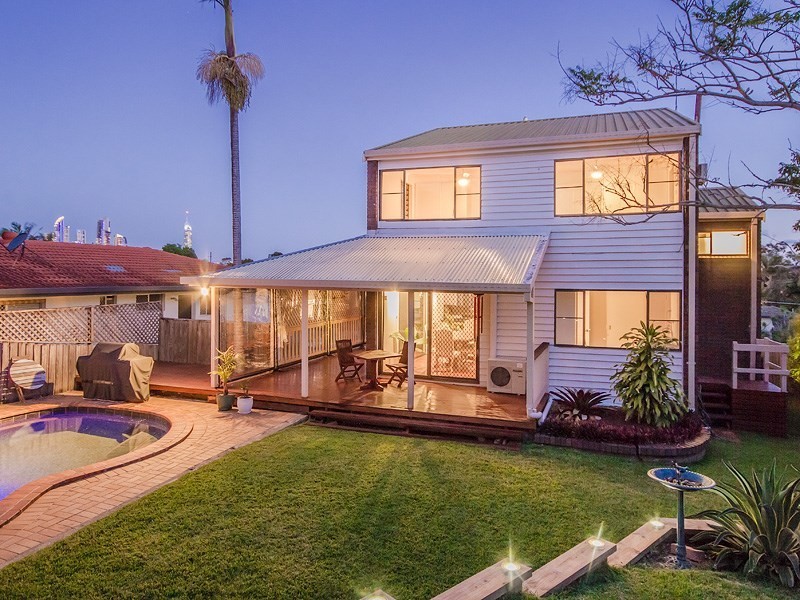 23 Wistaria Avenue, Southport QLD 4215