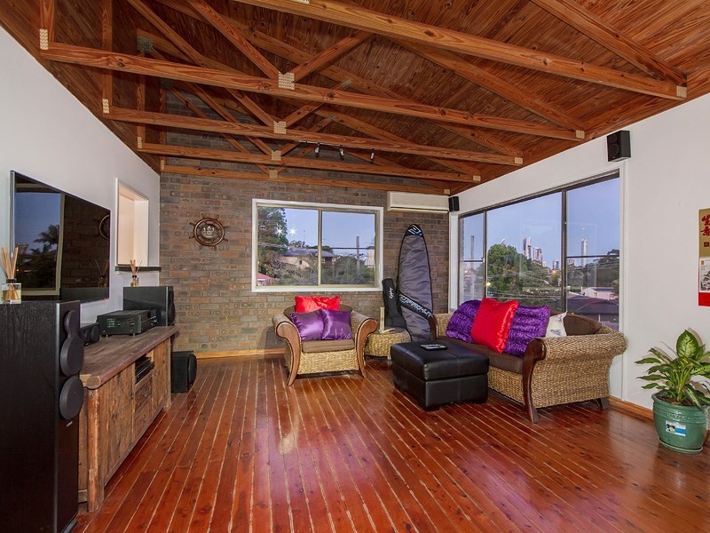 23 Wistaria Avenue, Southport QLD 4215